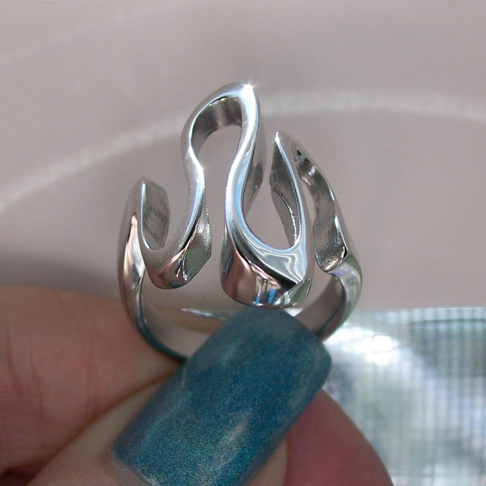 Modern Curvy Statement Ring Stainless Steel High Polished Women's - Picture 8 of 14